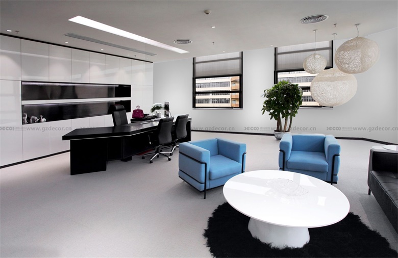 如何在寫字樓設計中提供良好的隱私和安靜的工作環境？